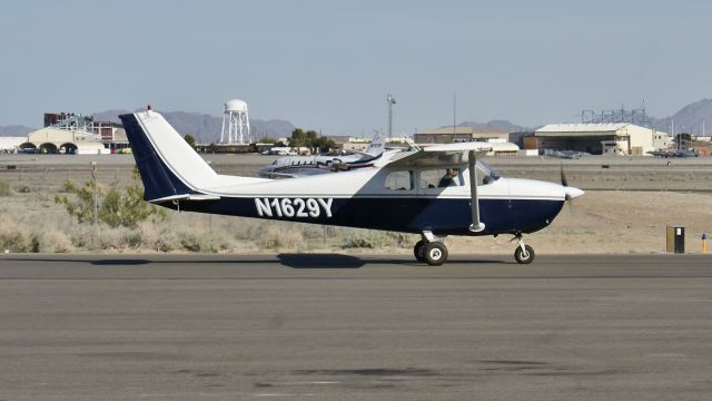 Cessna Skyhawk (N1629Y)