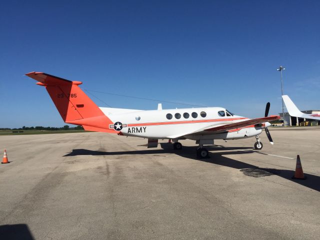 Beechcraft Super King Air 200 (R23785)