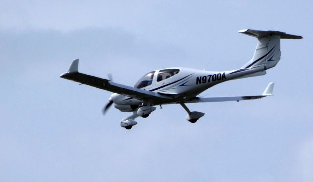 Diamond Star (N970DA) - On final is this 2017 Diamond Star DA40-NG in the Spring of 2019.