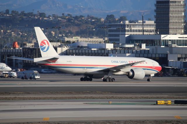 BOEING 777-200LR (B-2078)