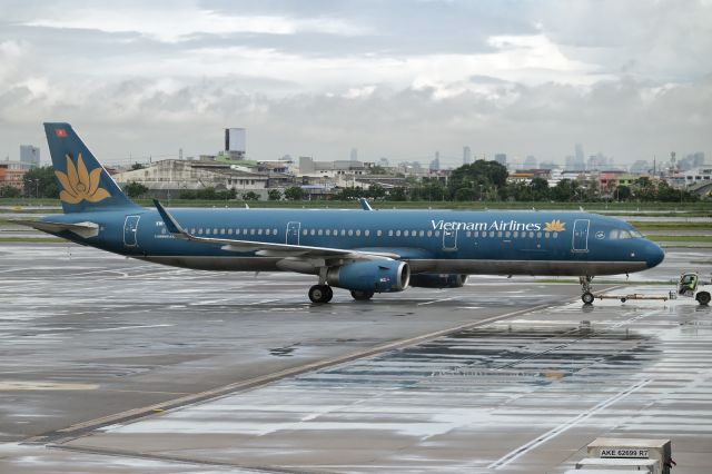 Airbus A321 (VN-A611) - 27th May, 2025: Flight VN 600 pushing back for departure to Ho Chi Minh City's Tan Son Nhat International Airport from Bangkok Suvarnabhumi. 