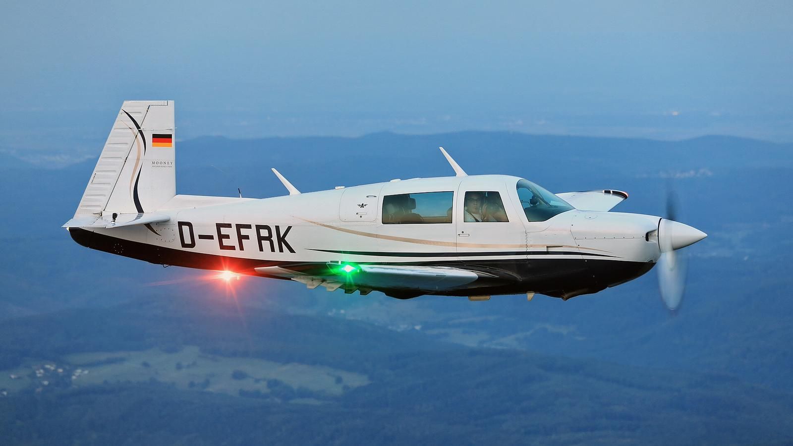 Mooney M-20 (D-EFRK) - In Flight by Robert Kapper