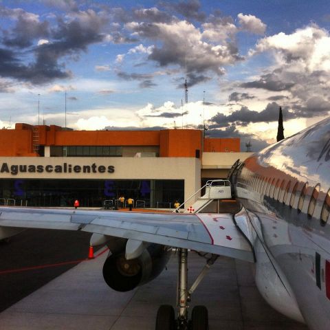 Airbus A320 (N520VL) - N520VL en una bella tarde 