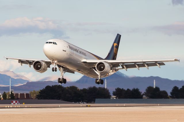 Airbus A300F4-600 (N140UP)