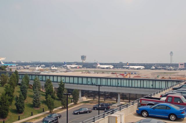 — — - Busy afternoon ramp at Dulles International