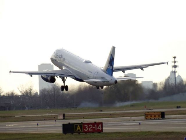 Airbus A320 (N571JB)