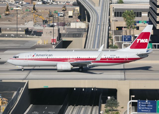 Boeing 737-800 (N915NN)