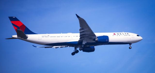 Airbus A330-900 (N402DX) - AMS   4-23-24