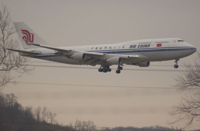 Boeing 747-400 (B-2447) - Vice President of Chinas flight (CAA3) arriving at Quad Cities International Airport.