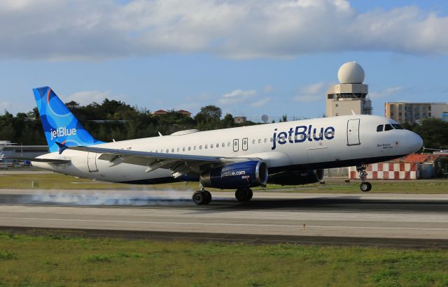 Airbus A320 (N638JB)