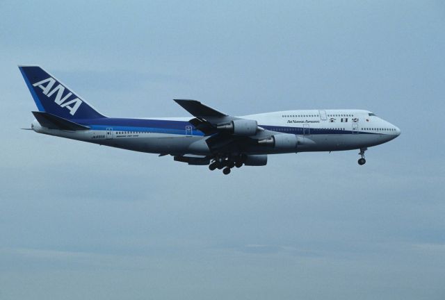 Boeing 747-400 (domestic, no winglets) (JA8956) - Final Approach to Tokyo-Haneda Intl Airport Rwy16R on 1995/07/02