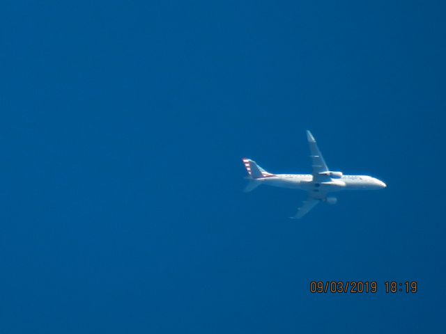 Embraer 175 (N236NN)