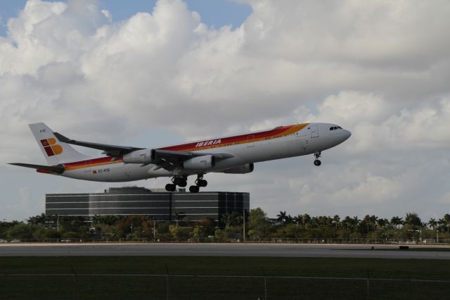 Airbus A340-300 (EC-KSC)