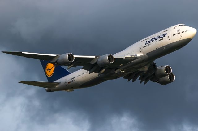 BOEING 747-8 (D-ABYU) - strormy clouds