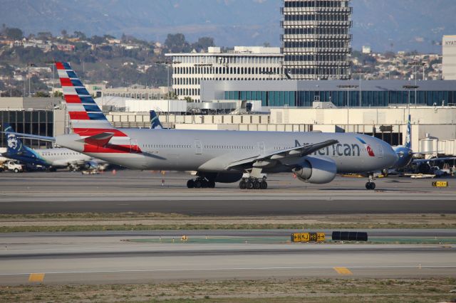 BOEING 777-300ER (N736AT)