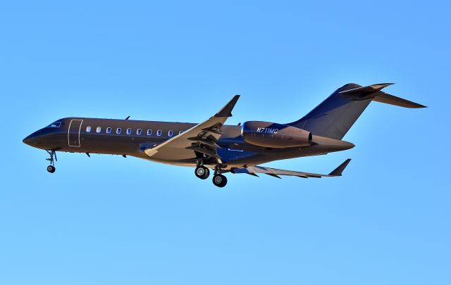 Bombardier Global Express (N711MC) - N711MC 2002 Bombardier BD-700-1A10 Global Express C/N 9121  - Las Vegas - McCarran International (LAS / KLAS) USA - Nevada, December 16, 2011 Photo: Tomás Del Coro