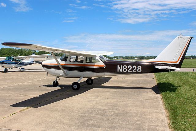 Cessna Skyhawk (N8228)
