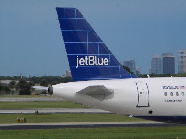 Airbus A320 (N535JB)