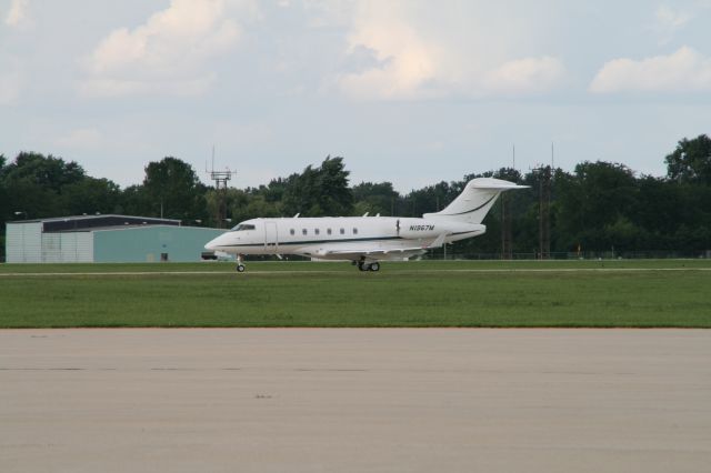 Bombardier Challenger 300 (N1967M)