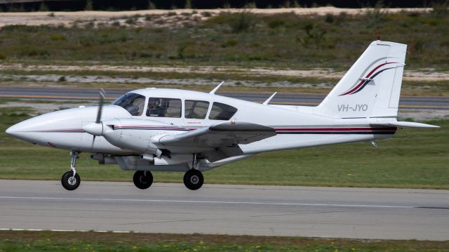 Piper Aztec (VH-JYO)