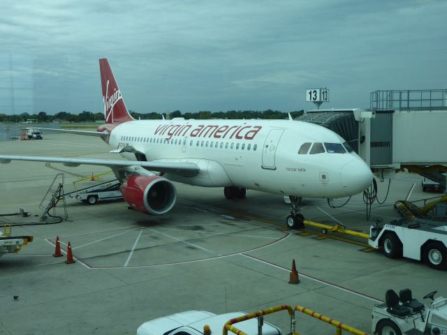 Airbus A319 (N527VA)