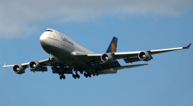 Boeing 747-400 (D-ABVS)