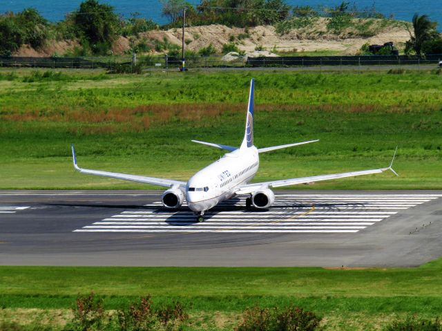 Boeing 737-800 (N33266)