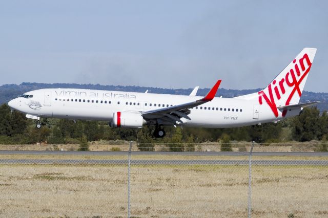 Boeing 737-800 (VH-VUZ) - Putting down on runway 05. Friday, 19th April 2013.