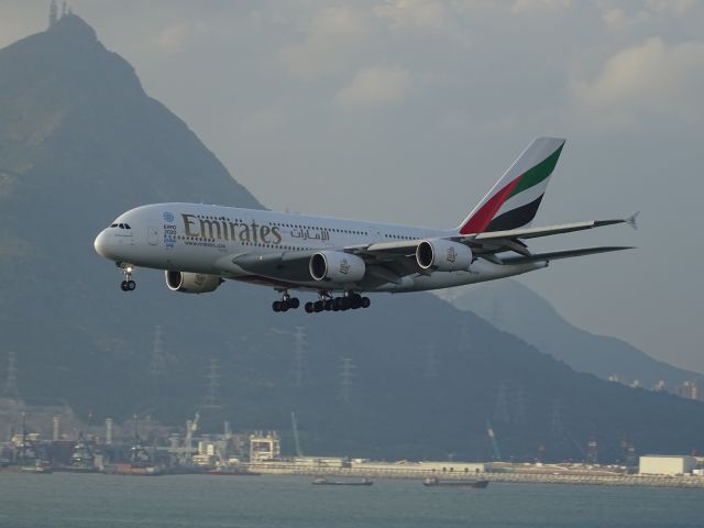 Airbus A380-800 (A6-EEA)