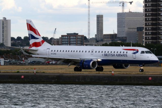 Embraer ERJ-190 (G-LCYU)