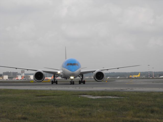 BOEING 767-300 (EI-NEW)