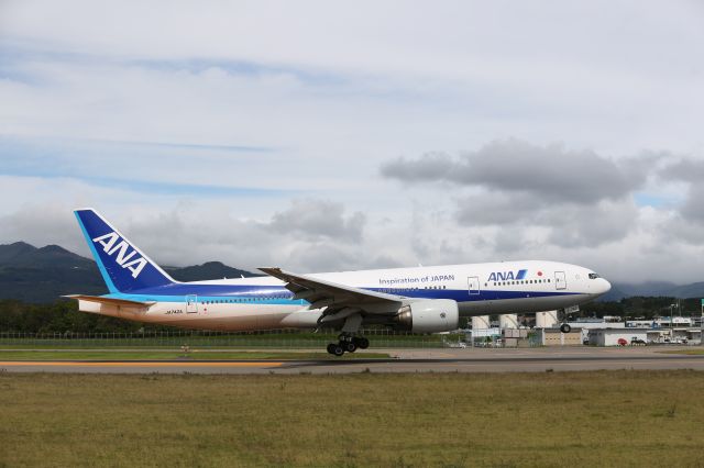 Boeing 777-200 (JA742A) - 18 September 2016:HND-HKD.