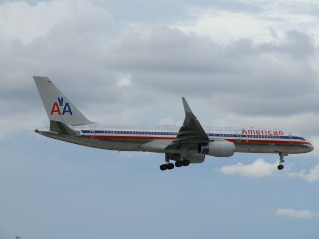 Boeing 757-200 (N605AA)