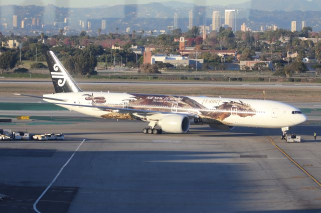 BOEING 777-300ER (ZK-OKO)