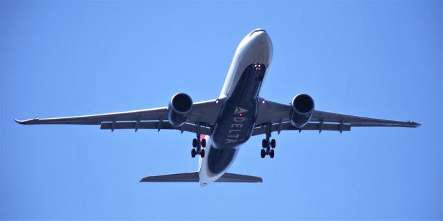 Airbus A330-900 (N403DX) - AMS-SEA  8-5-2021