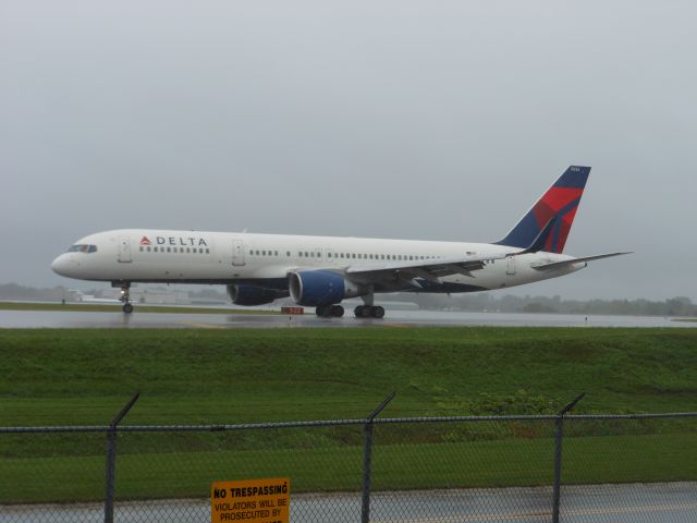 Boeing 757-200 (N556NW)