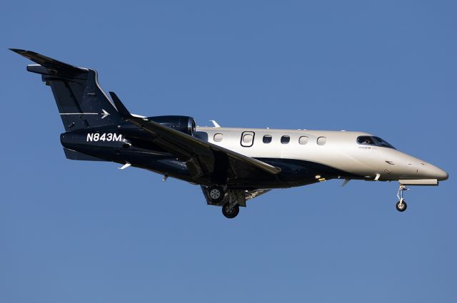 Embraer Phenom 300 (N843M)