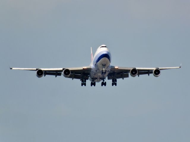 Boeing 747-400 (B-18710)