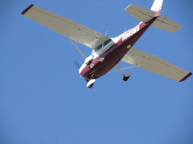 Cessna Skyhawk (N965MS) - Taking off RWY 26L