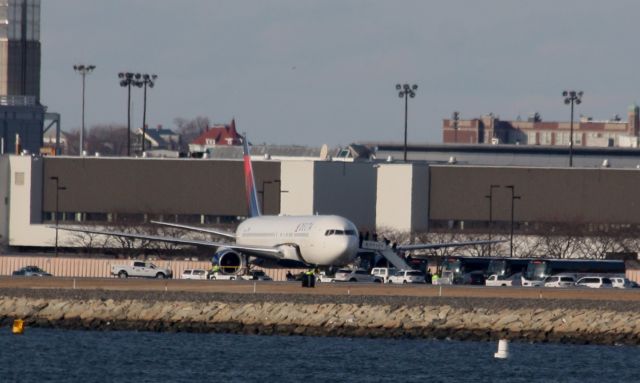 BOEING 767-300 (N129DL)