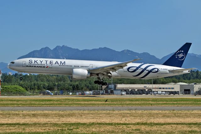 BOEING 777-300 (F-GZNT)