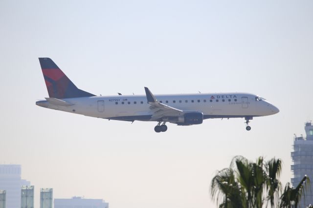 EMBRAER 175 (long wing) (N279SY)