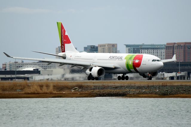 Airbus A330-200 (CS-TOS) - Air Portugal 217  from Lisbon hitting the reverse thrusters on 4R