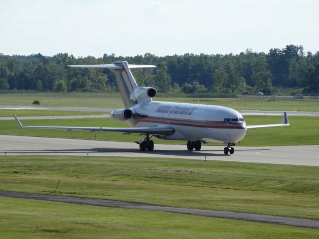 BOEING 727-200 (N729CK) - Taxiing by, landed runway 22 after a very late touchdown.