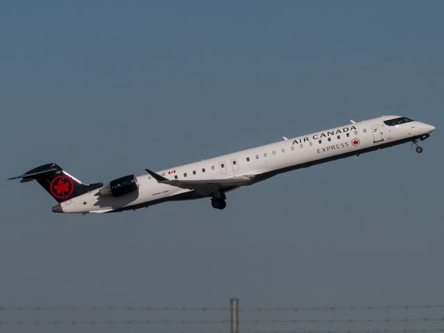 Canadair Regional Jet CRJ-900 (C-FCJZ) - Valentines day departure to CYYC