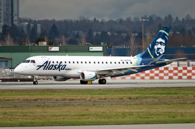 Embraer 175 (N177SY)