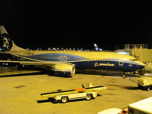 Boeing 737-800 (N512AS)