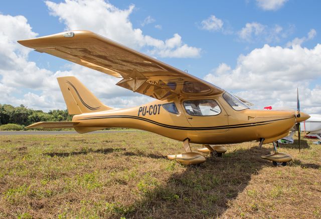 Unknown/Generic Microlight aircraft (PU-COT)