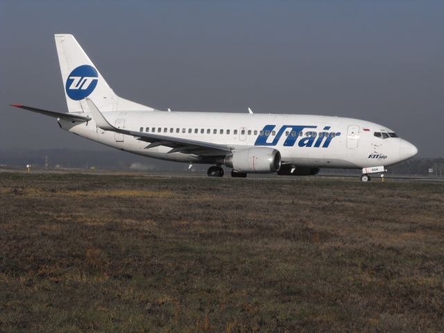 Boeing 737-500 (VP-BXR)