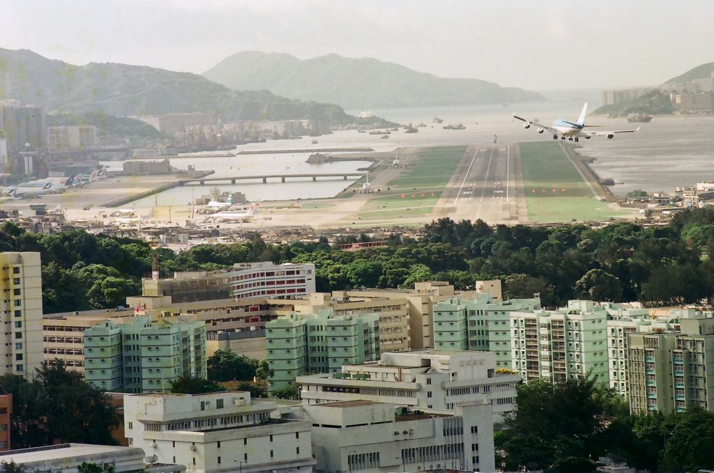 — — - Hong Kong Kai Tak International Airport